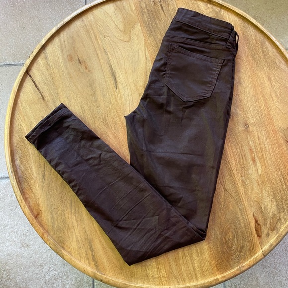 ✨2/$20✨ Textured coloured jeans - Picture 3 of 3